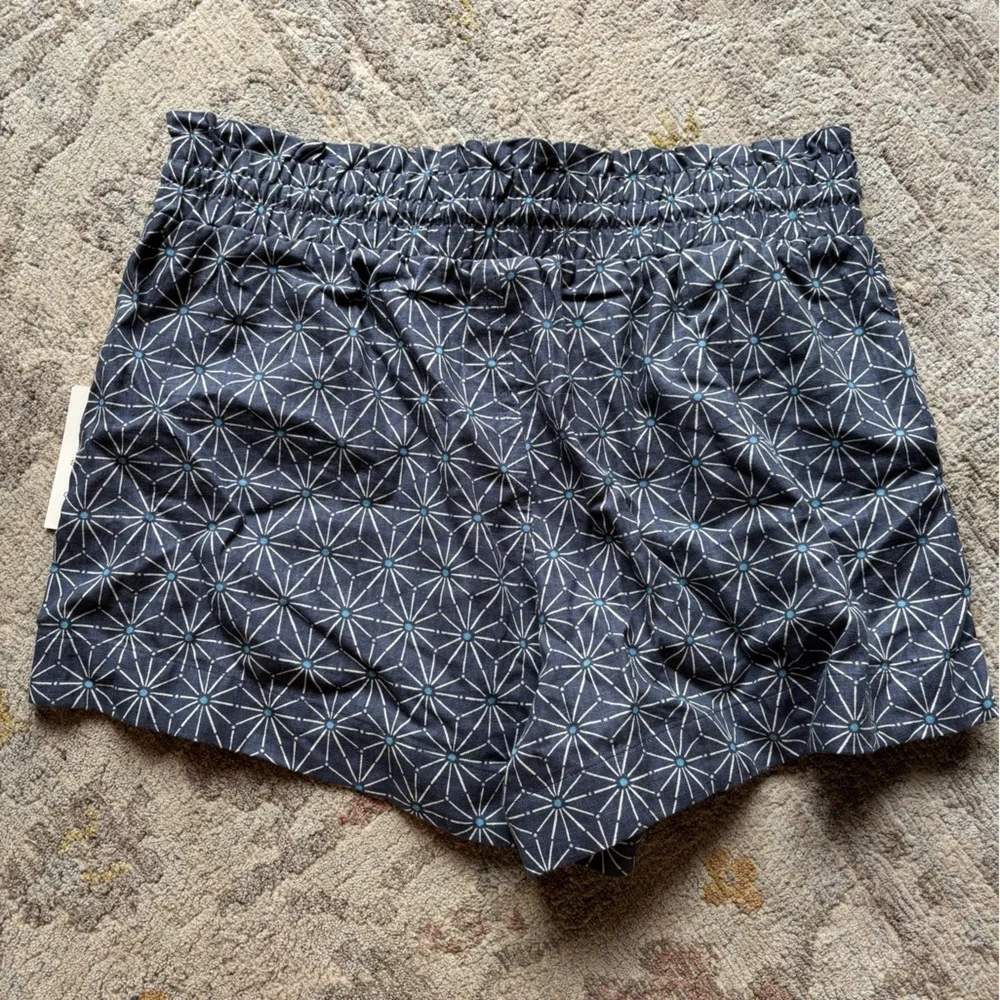 NWT Blue Patterned Linen Shorts High Waist Elastic Waist Pull On A NEW DAY L - Picture 5 of 6